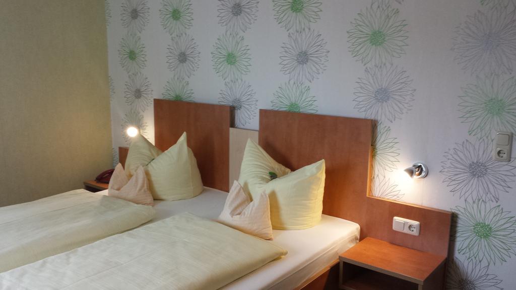 Hotel Krone Ruedesheim Рюдесхайм-на-Рейне Экстерьер фото