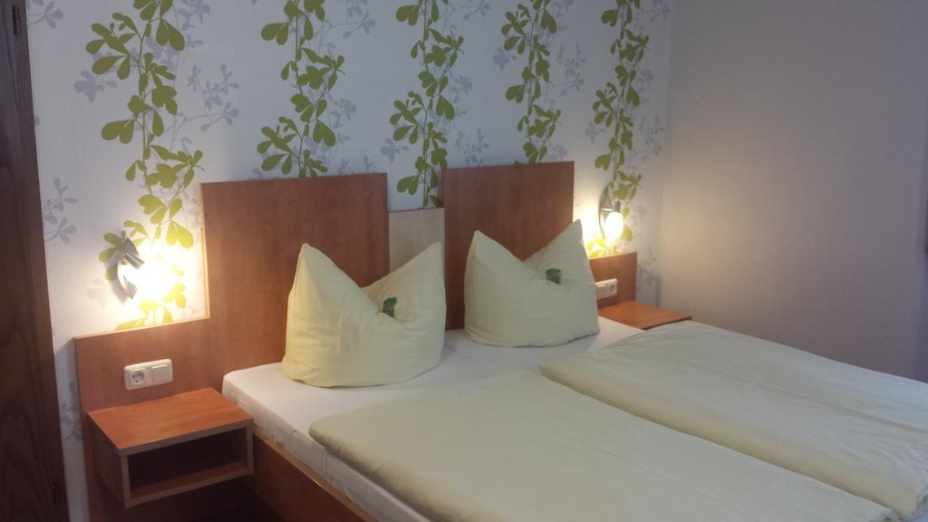 Hotel Krone Ruedesheim Рюдесхайм-на-Рейне Экстерьер фото