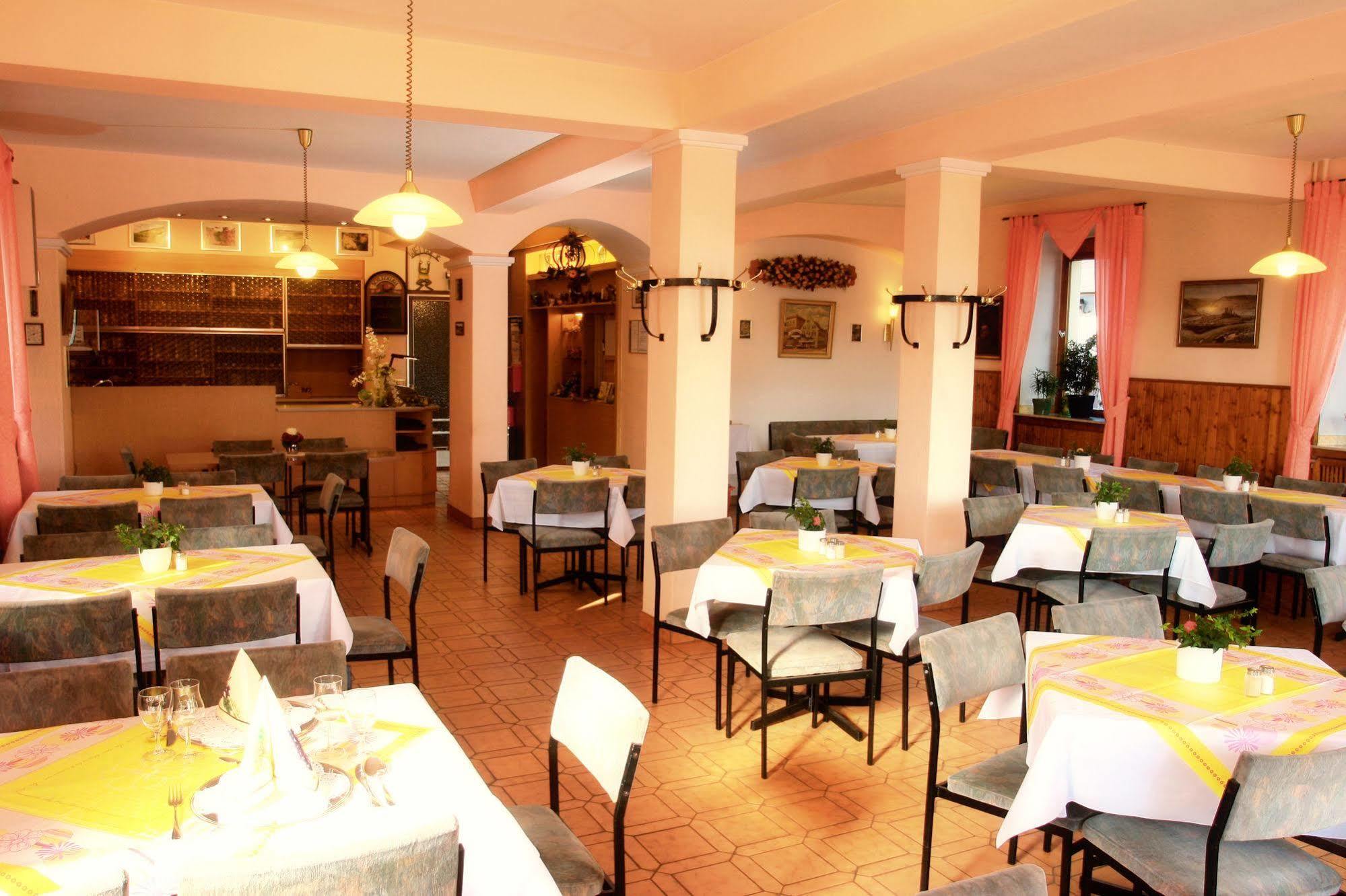 Hotel Krone Ruedesheim Рюдесхайм-на-Рейне Экстерьер фото
