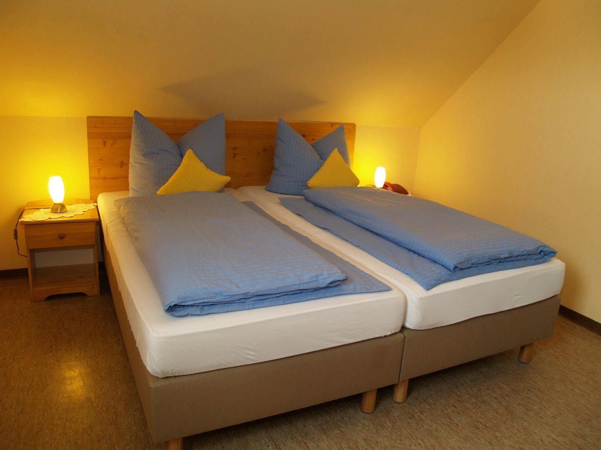 Hotel Krone Ruedesheim Рюдесхайм-на-Рейне Экстерьер фото