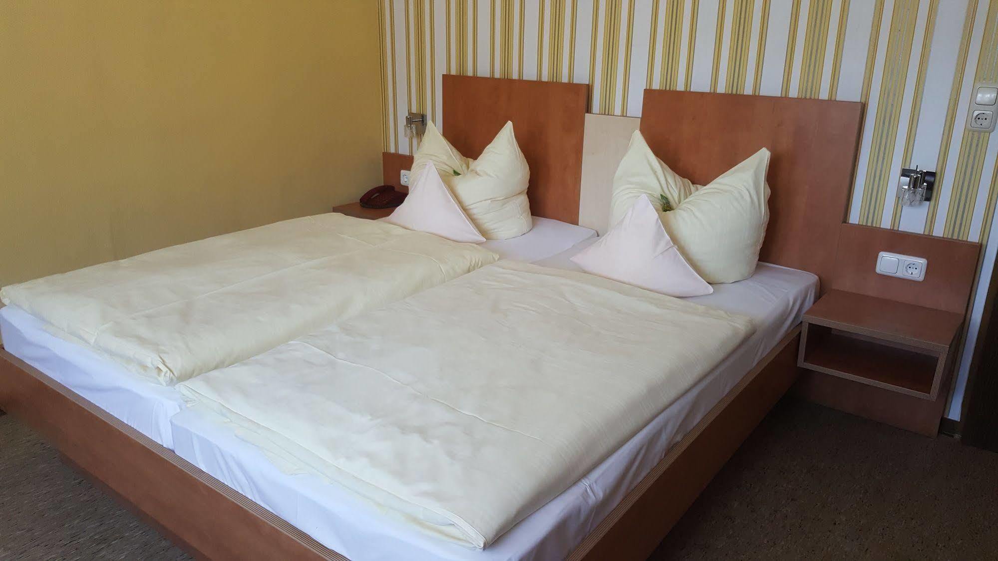Hotel Krone Ruedesheim Рюдесхайм-на-Рейне Экстерьер фото